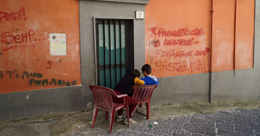 Bambini nel vicolo