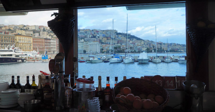 Aperitivo in attesa dell'aliscafo