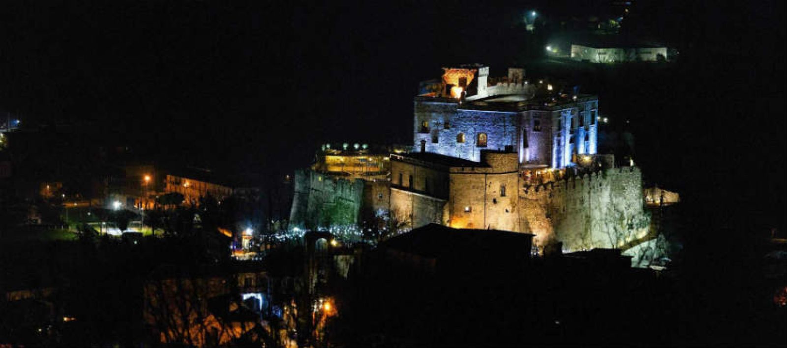 castello di limatola di notte