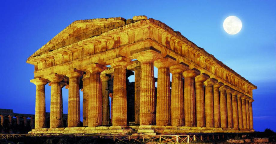Paestum - scavi di notte