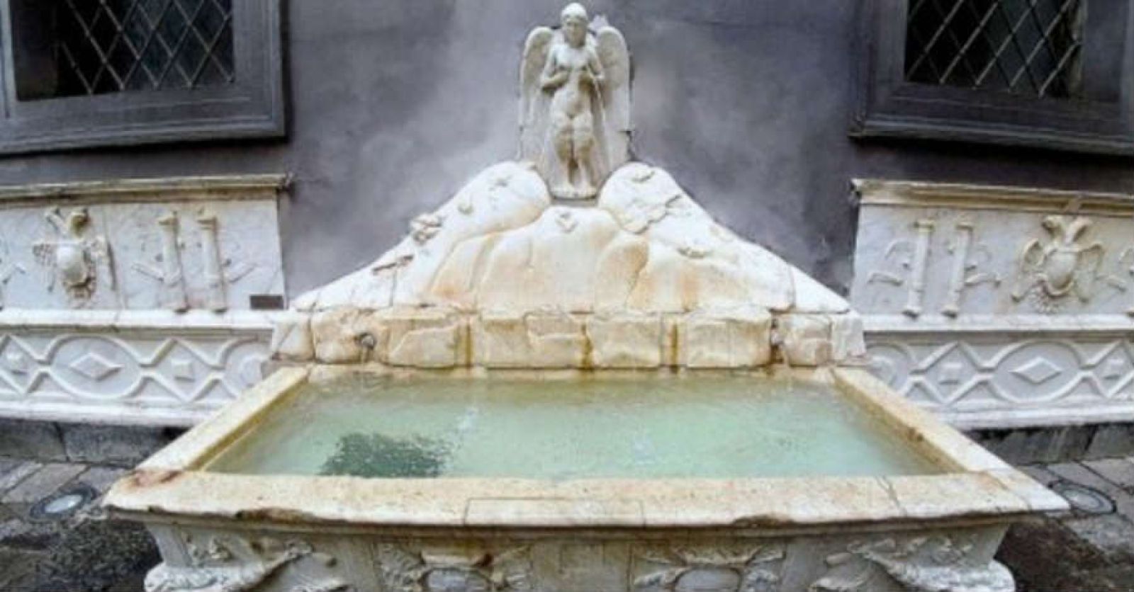 Fontana della Spina Corona